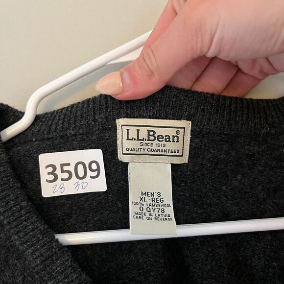 L L Bean Men Black Pullover Sweater XL V Neck Long Sleeve Classic Fit Lambs Wool - Picture 2 of 5
